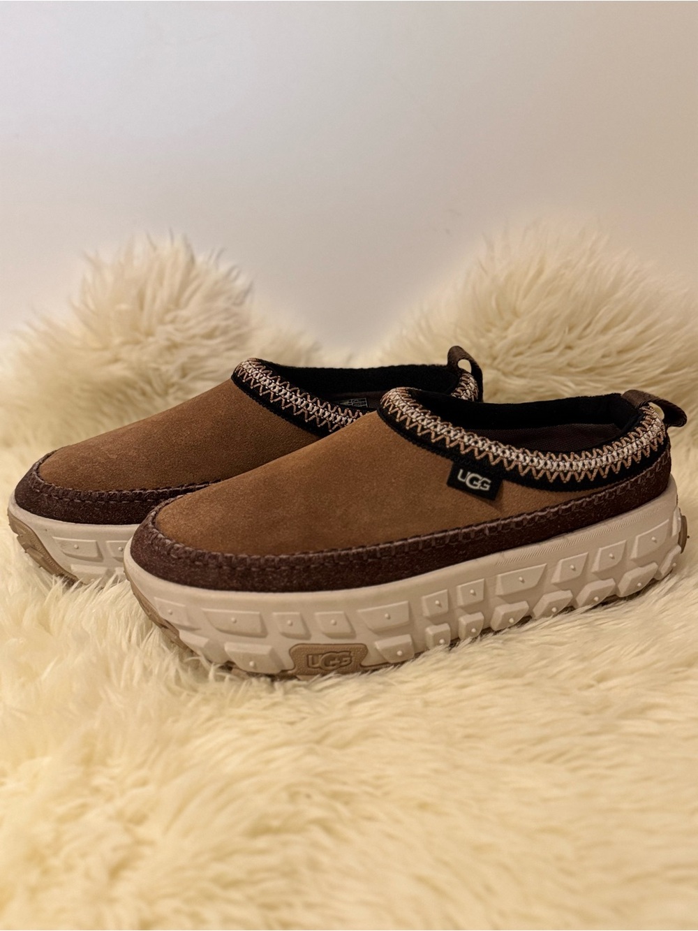 UGG Brown unisex size US men 11 , US women 12, Slip-On Suede Mules